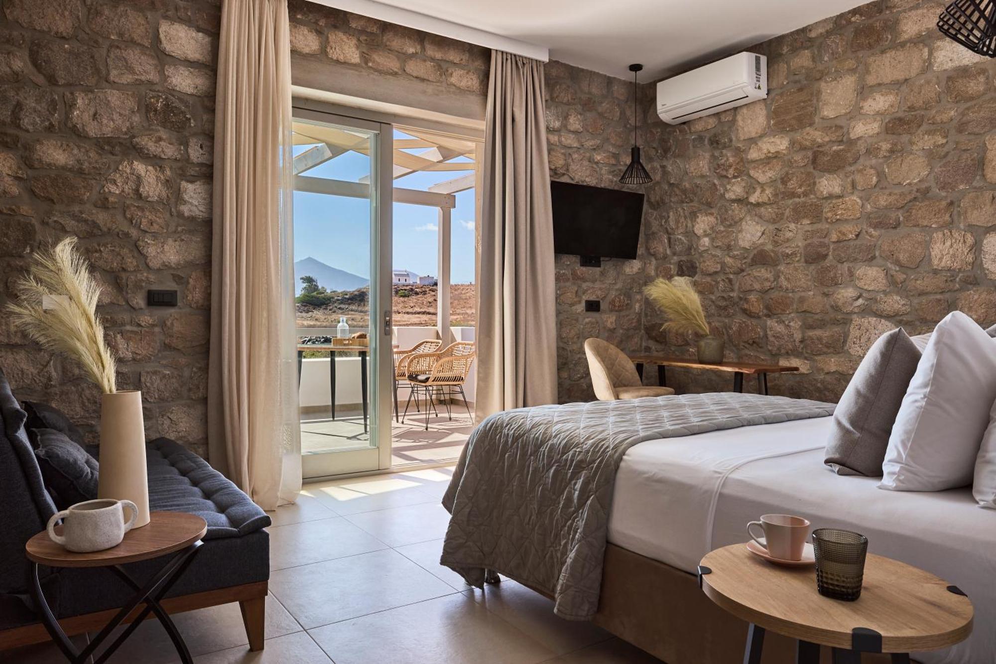 Kedros Milos Suites Adamantas Værelse billede