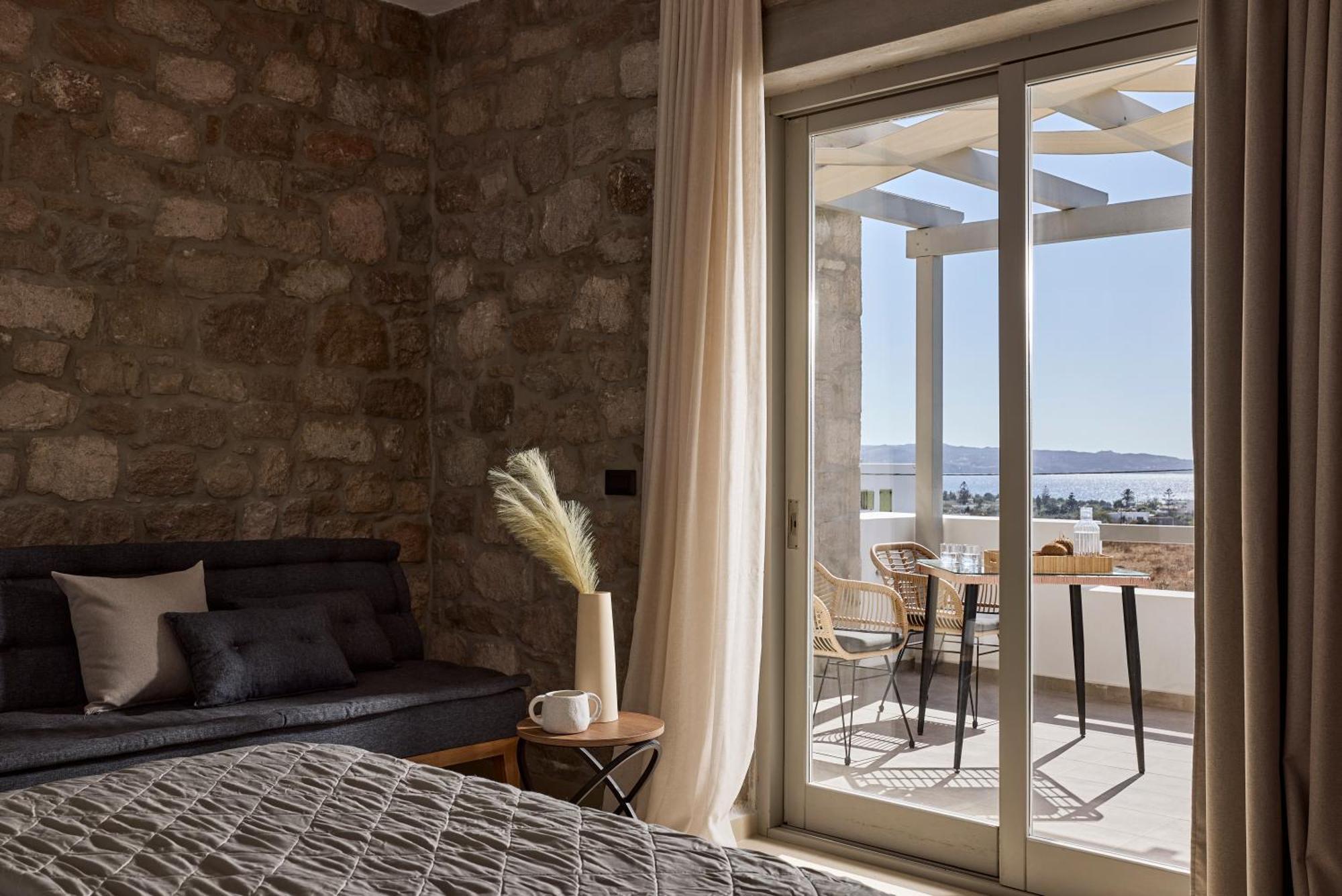 Kedros Milos Suites Adamantas Værelse billede